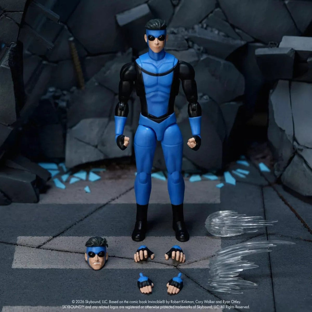 Invincible:  Invincible Action Figure 16 cm