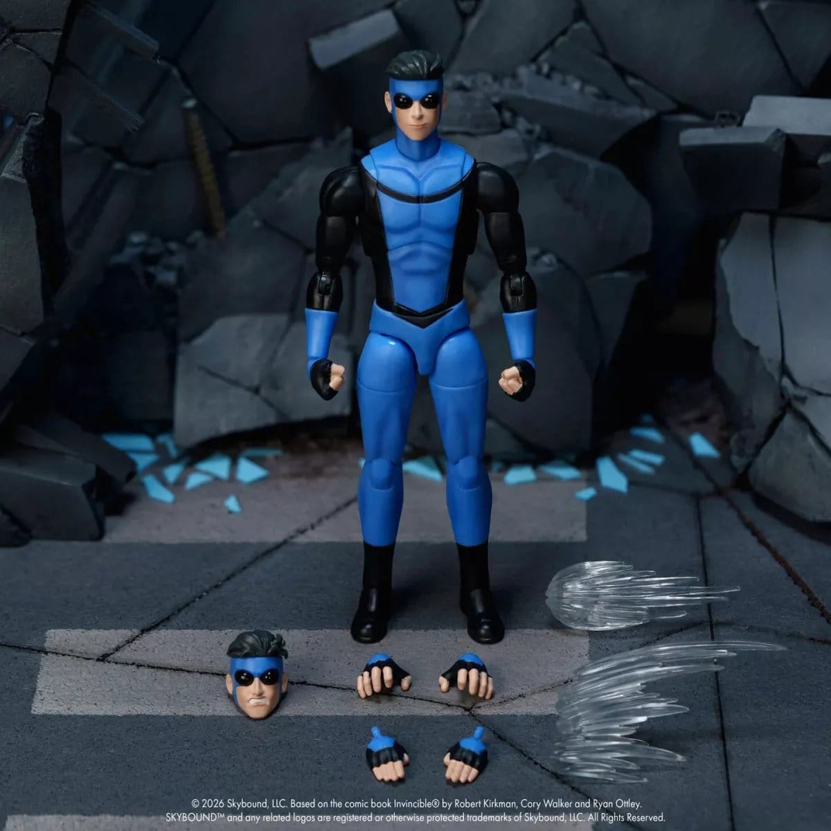 Invincible:  Invincible Action Figure 16 cm